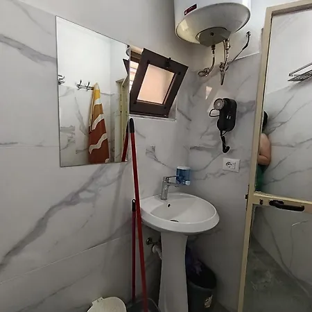 Apartment Te Shkodrant 1 *